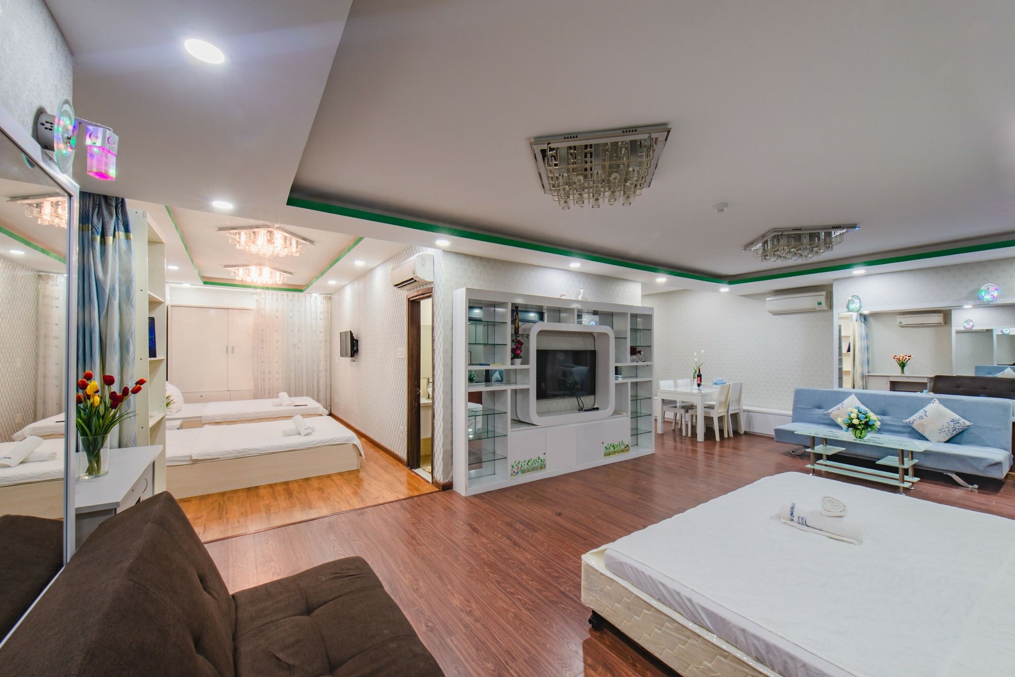 Фото Beach Front Apartment