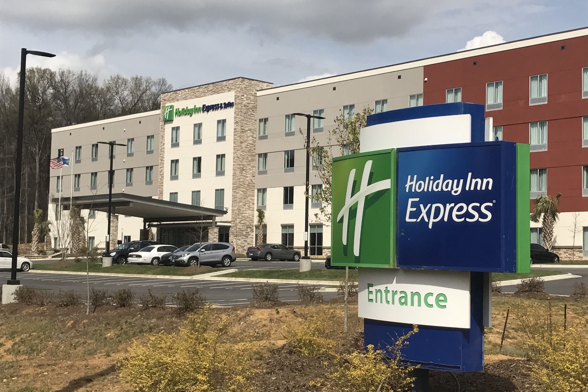 Фото Holiday Inn Express & Suites Charlotte Airport, an Ihg Hotel