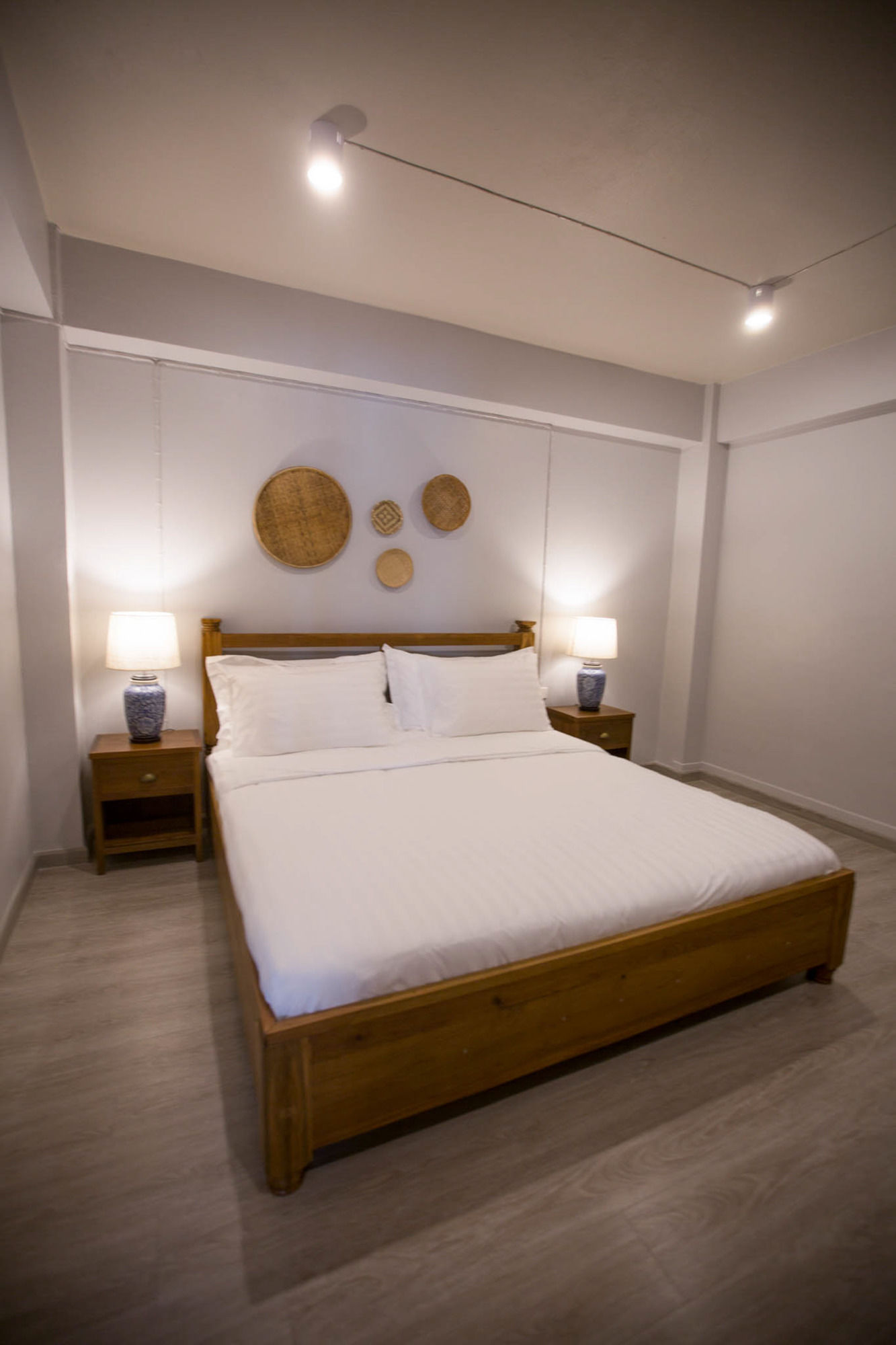 Фото Vera Nidhra - Self check-in after 7pm