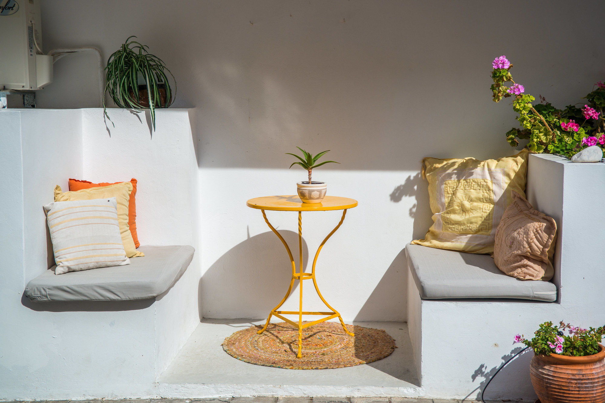 Фото Maria Plomari Apartments