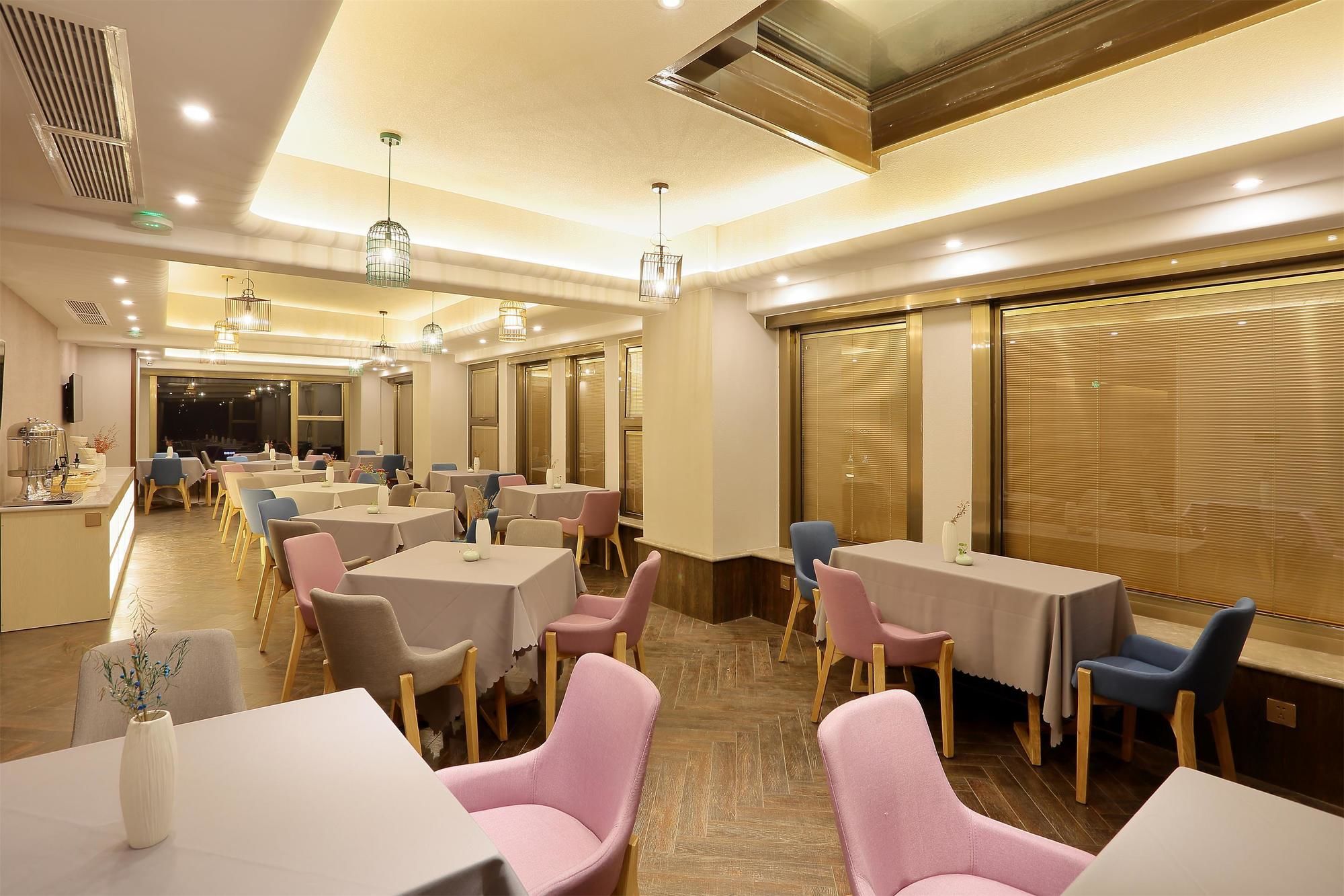 Фото Lujia International Hotel