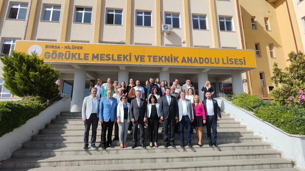 تعليم ثانوي Gorukle Vocational and Technical Anatolian High School ، بورصة، صورة