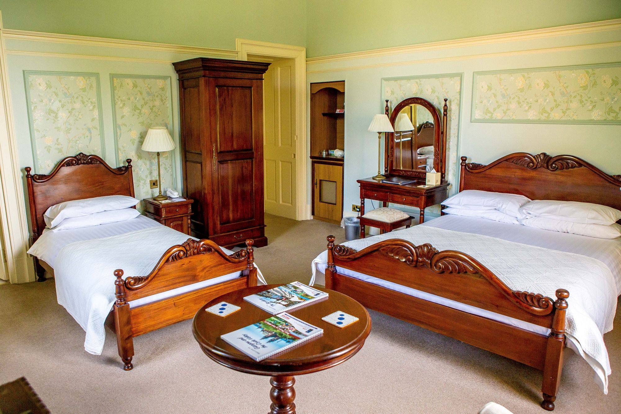 Фото Cornhill Castle Hotel