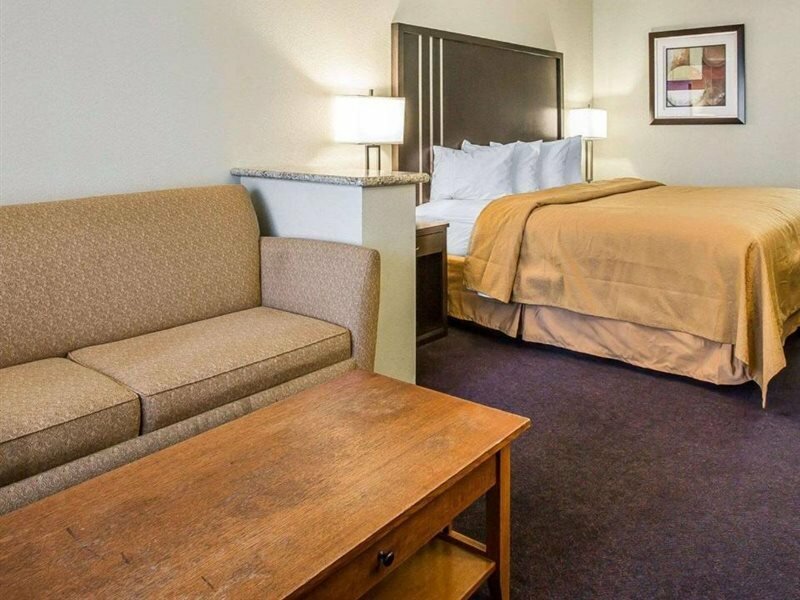 Фото Quality Inn & Suites Woodland - Sacramento Airport