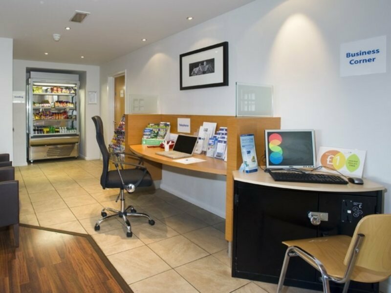 Фото Holiday Inn Express London Chingford