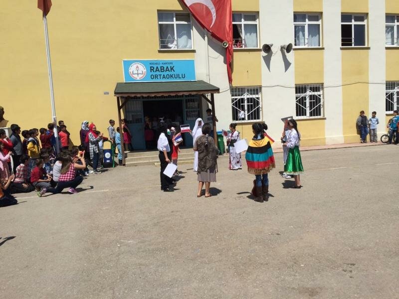 School Rabak Middle School, Kartepe, photo