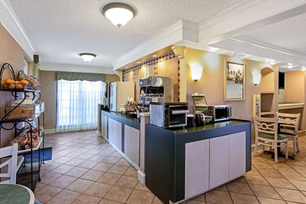 Фото La Quinta Inn by Wyndham Stockton