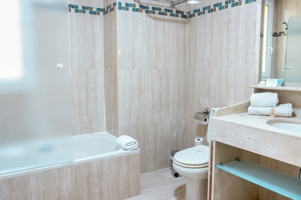 Фото Отель Reina Cristina