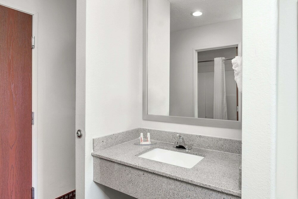 Фото Howard Johnson by Wyndham Scott Lafayette