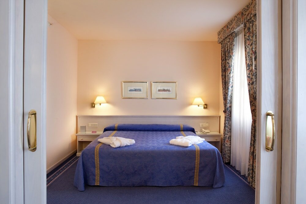 Фото Only YOU Hotel Sevilla