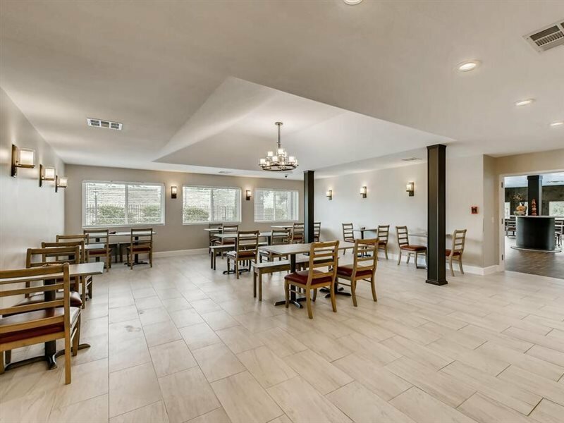 Фото Orangewood Inn & Suites Midtown