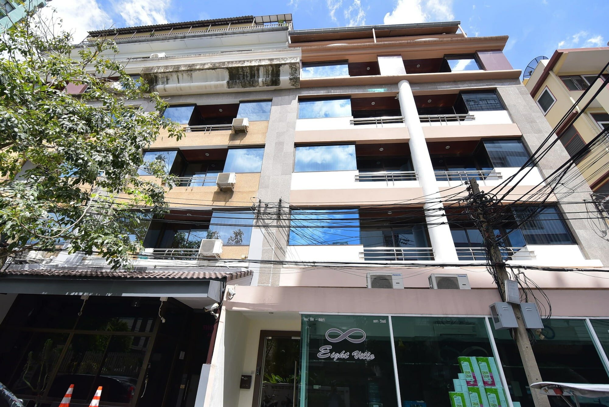 Фото Eight Ville Apartment