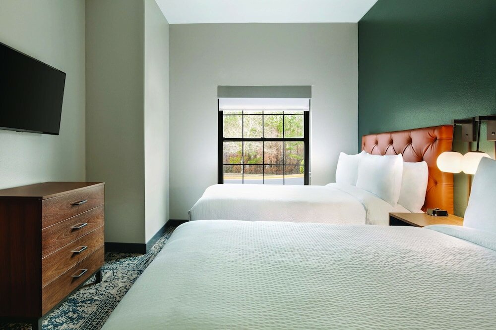 Фото Four Points by Sheraton Raleigh Arena