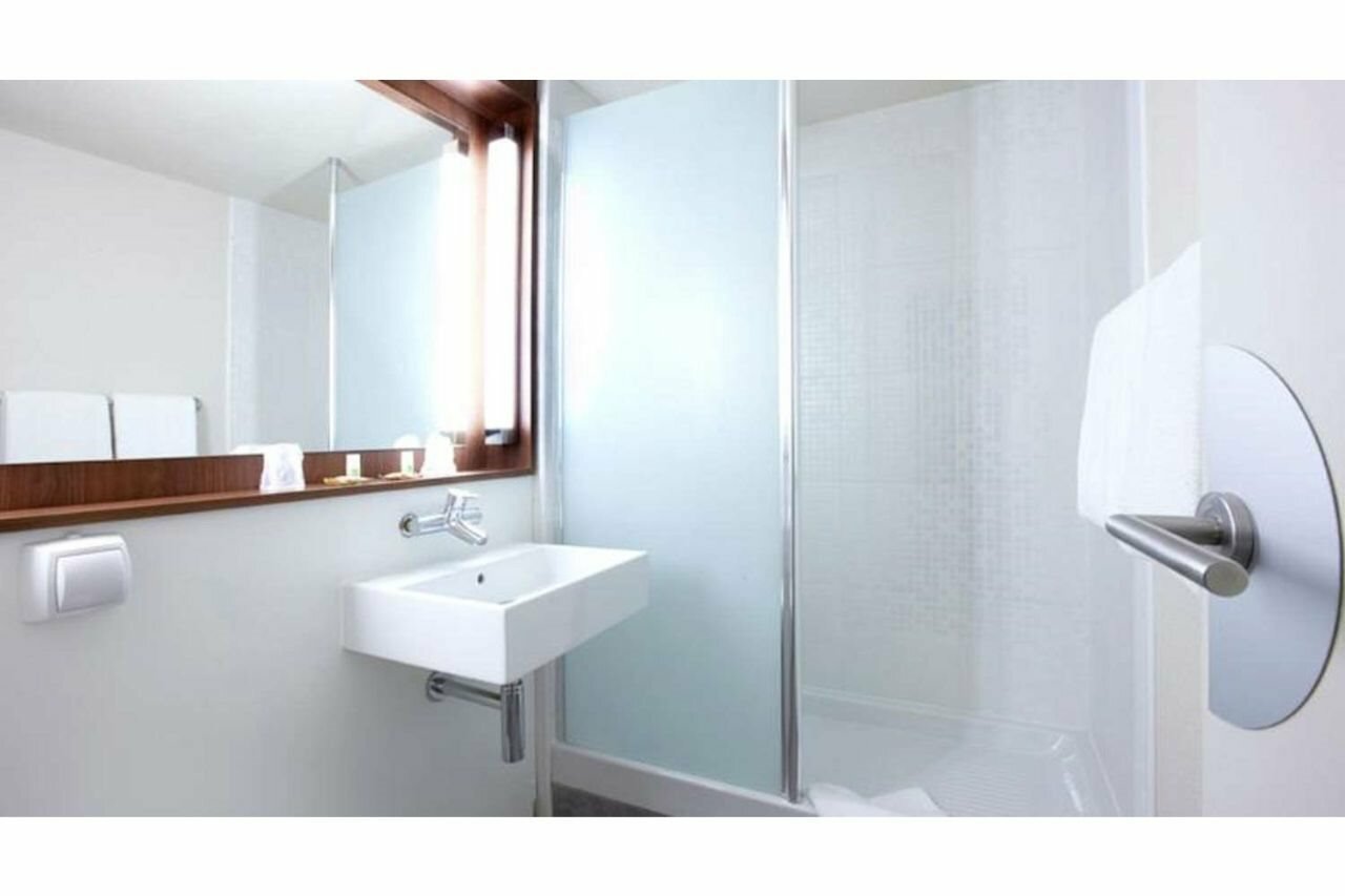 Фото Campanile Aix En Provence Sud - Pont De L'arc