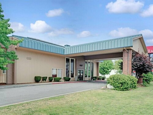 Внешний вид отеля Ramada by Wyndham Spokane Valley в Спокан-Вэллях, фото 1
