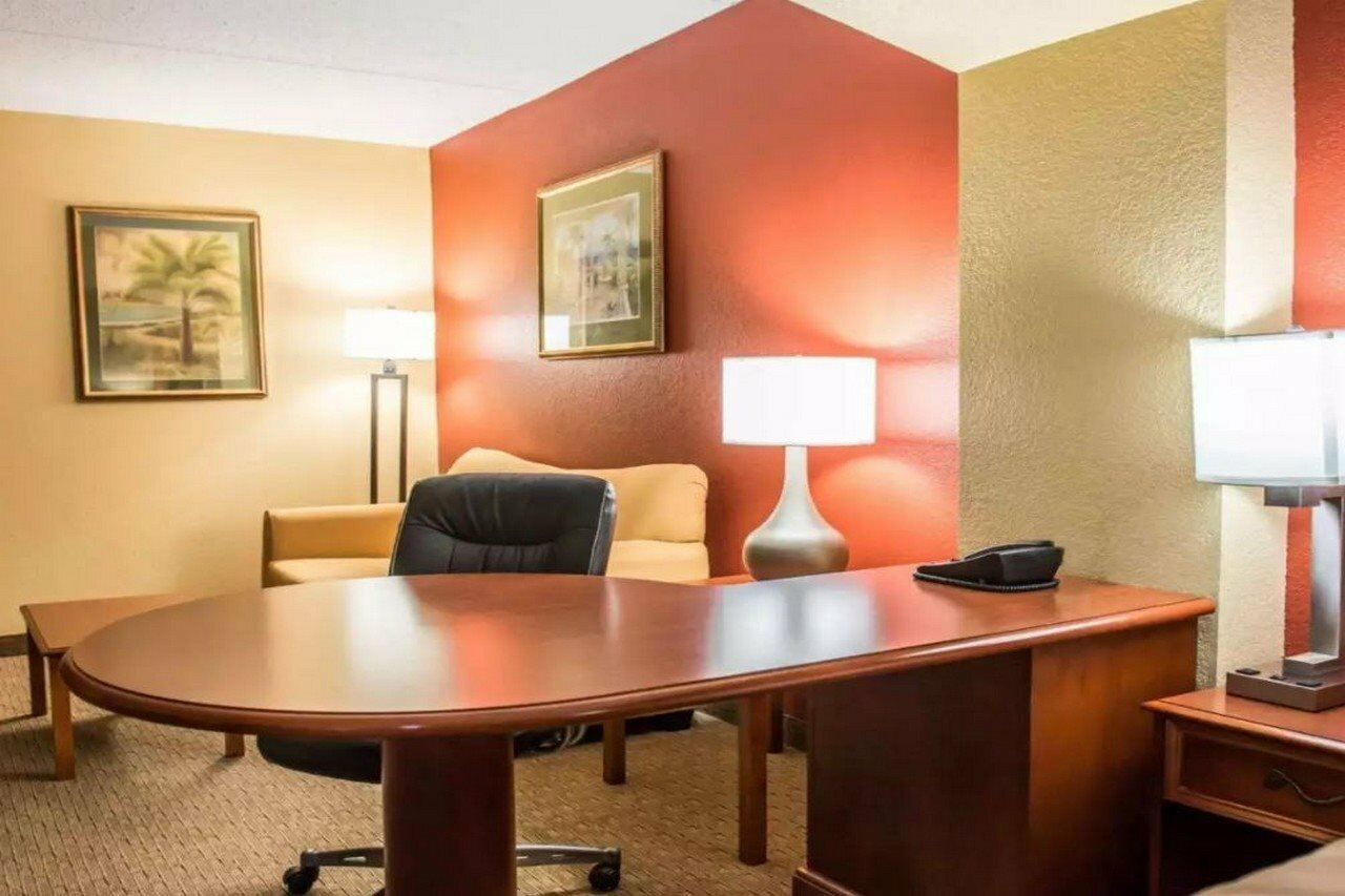 Фото Comfort Inn & Suites