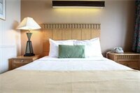 Фото Bedtime Inn & Suites