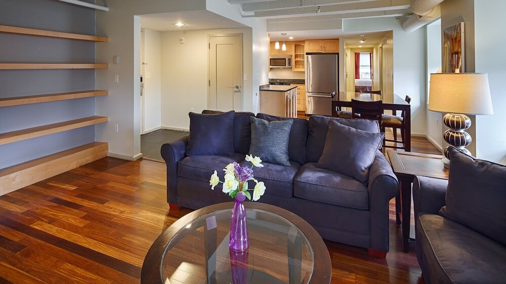 Фото Grand Eastonian Hotel & Suites