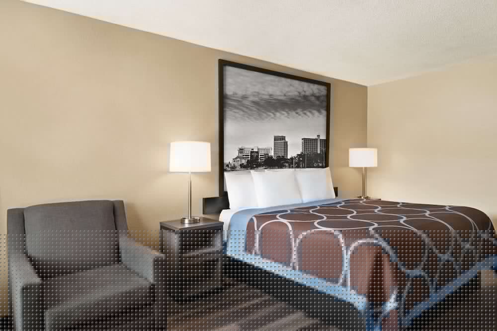 Фото Super 8 by Wyndham Gulfport Biloxi Airport