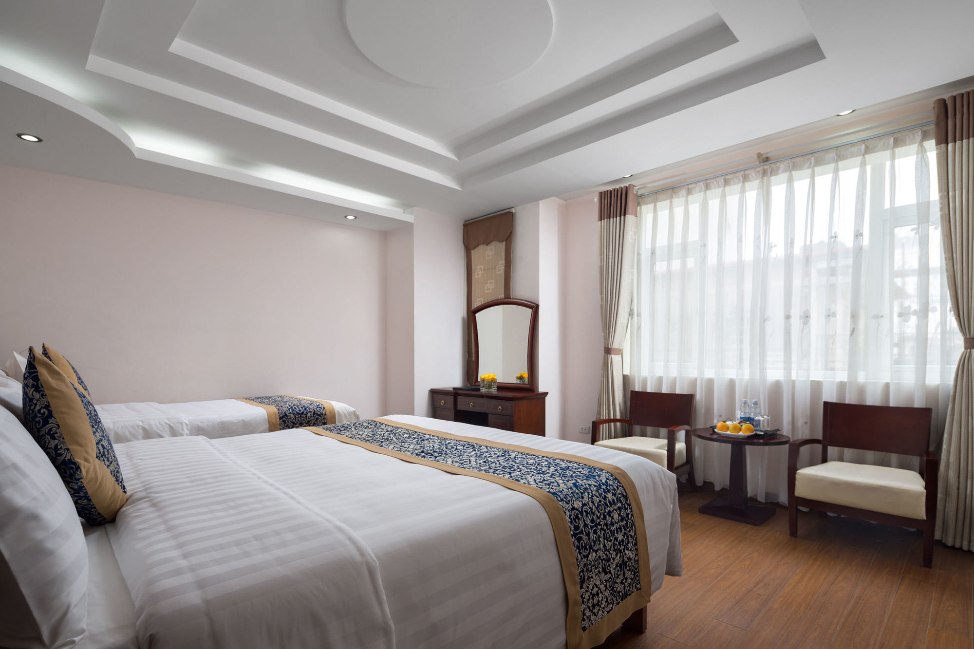 Фото Lakeside Palace Hotel