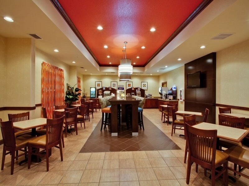 Фото Holiday Inn Express Hotel & Suites Lakeland North - I-4, an Ihg Hotel