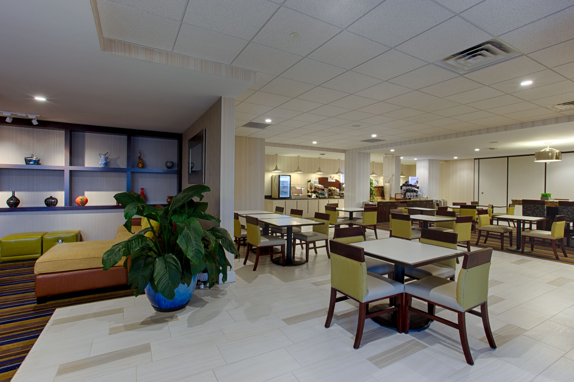 Фото Holiday Inn Express & Suites Baltimore West - Catonsville, an Ihg Hotel