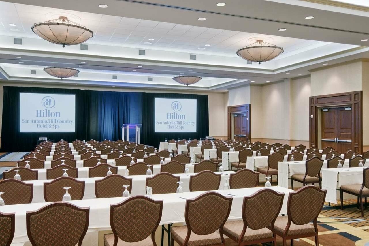 Фото Hilton San Antonio Hill Country