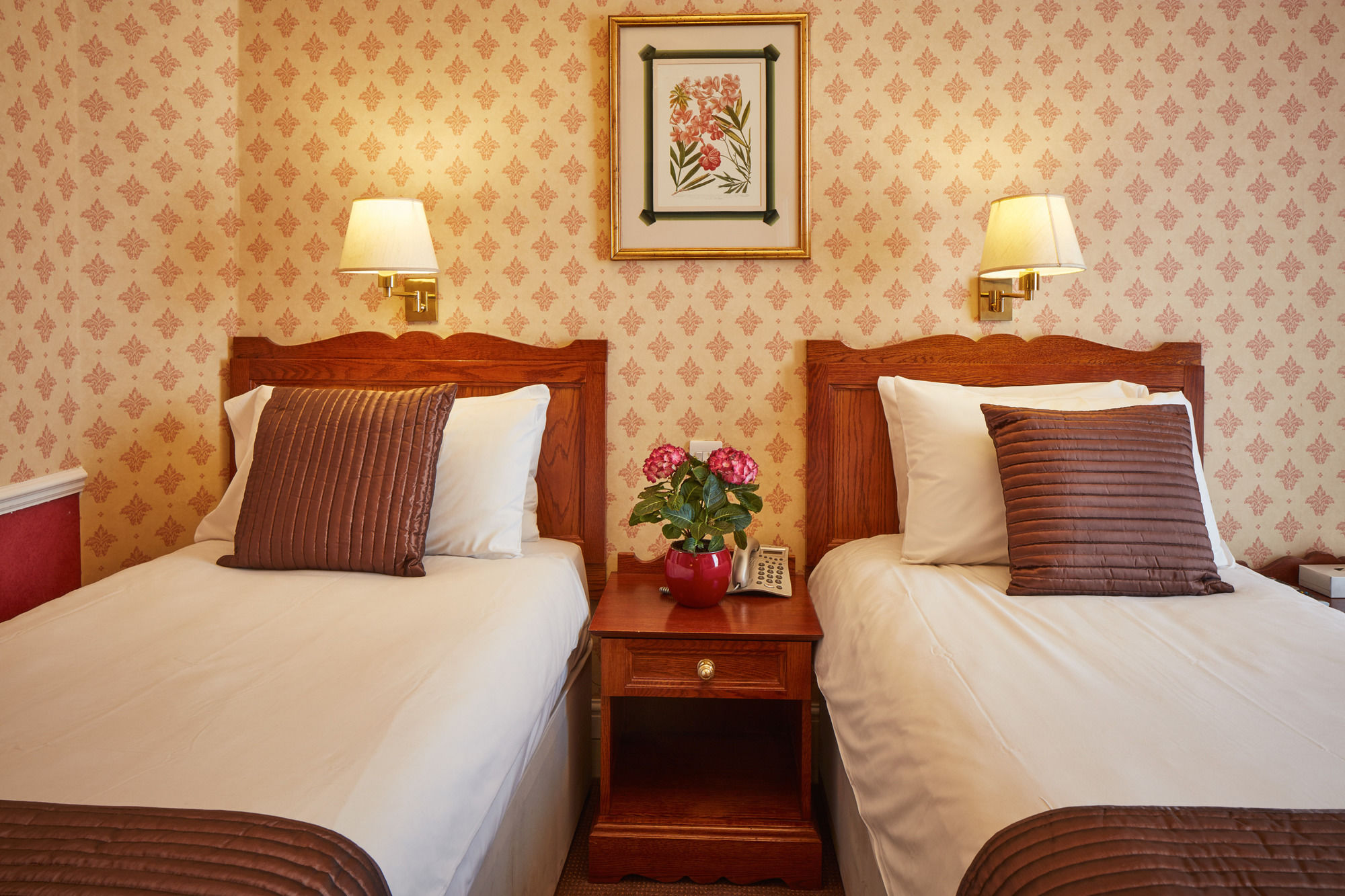 Фото The Diplomat Hotel