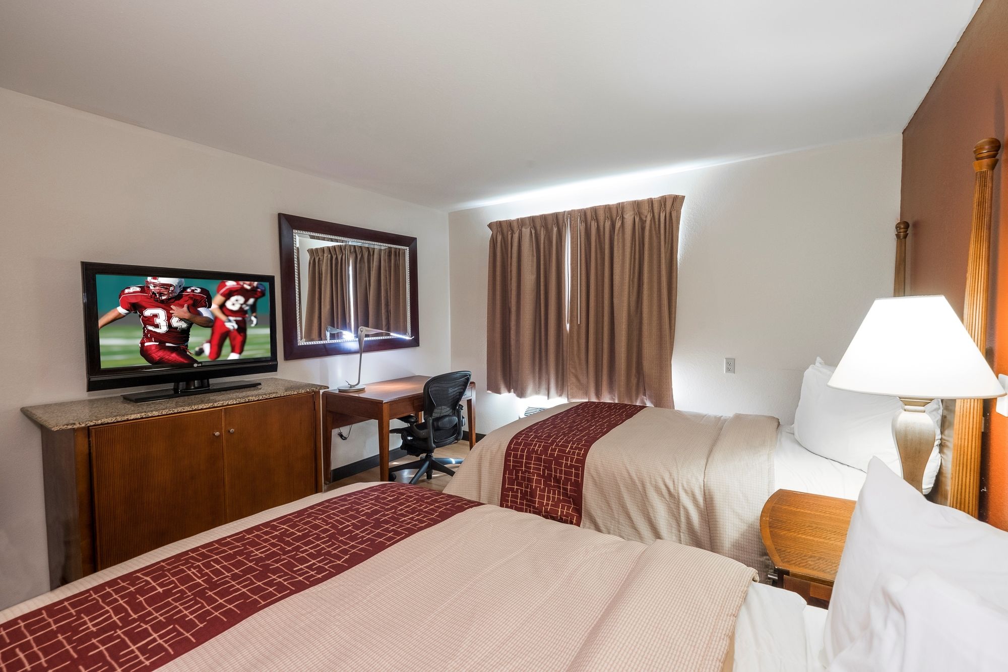 Фото Red Roof Inn & Suites Biloxi