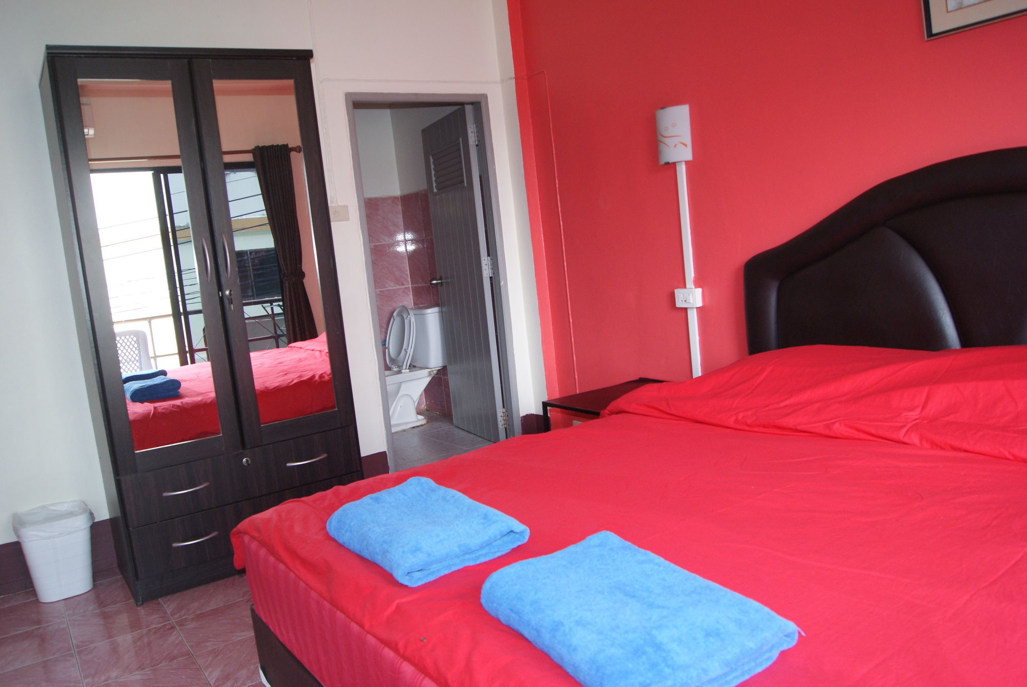 Фото Pineapple Guesthouse