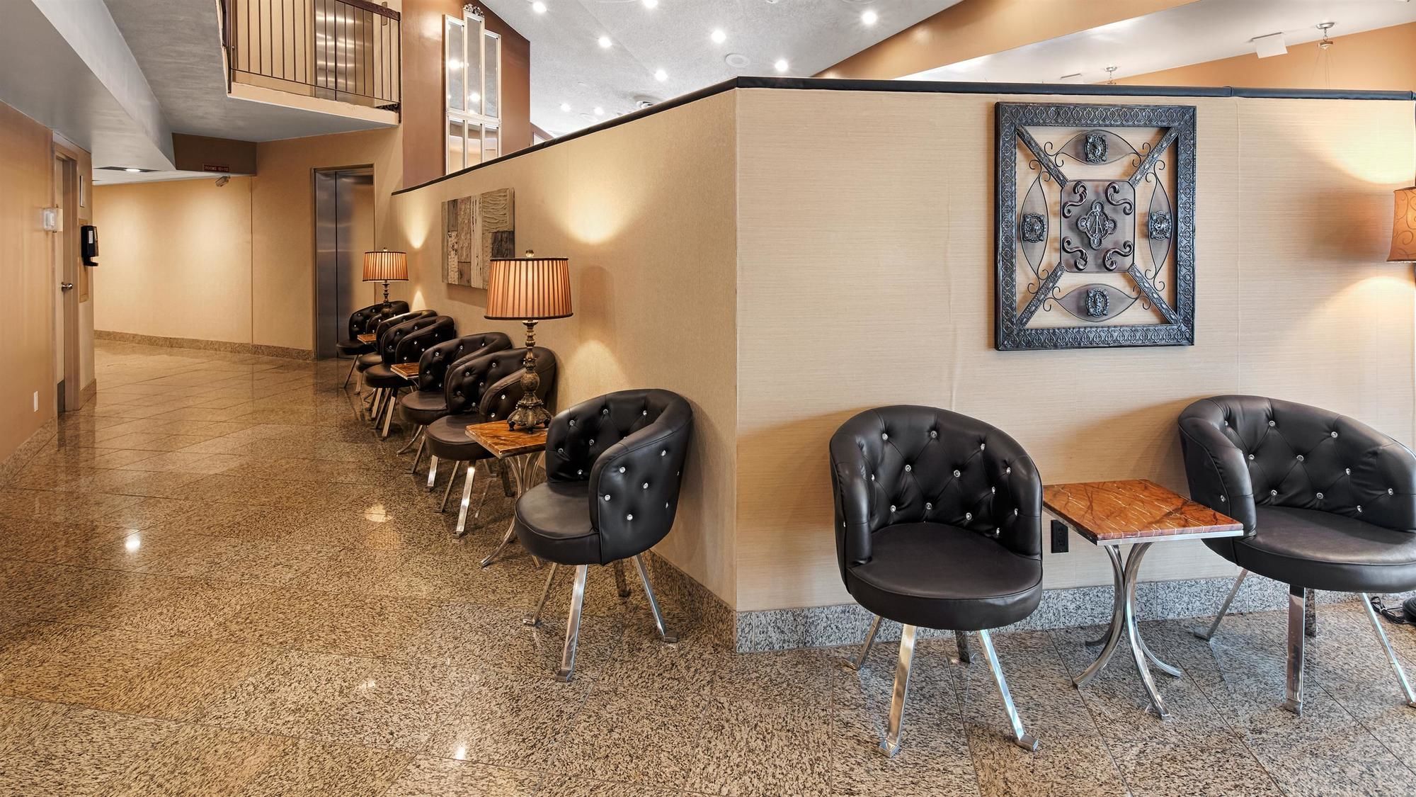 Фото Best Western Marquis Inn & Suites