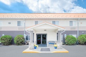 Гостиница Days Inn & Suites by Wyndham Fargo 19th Ave/Airport Dome