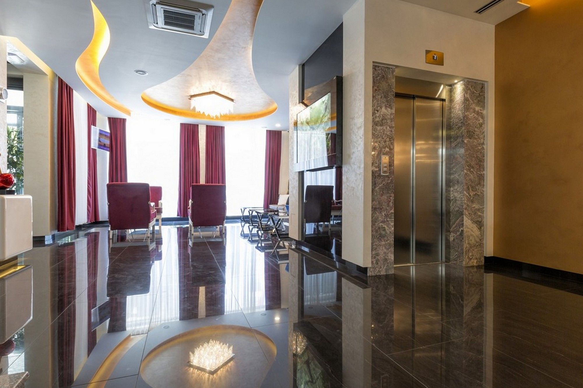 Фото Nova City Signature Collection Hotel