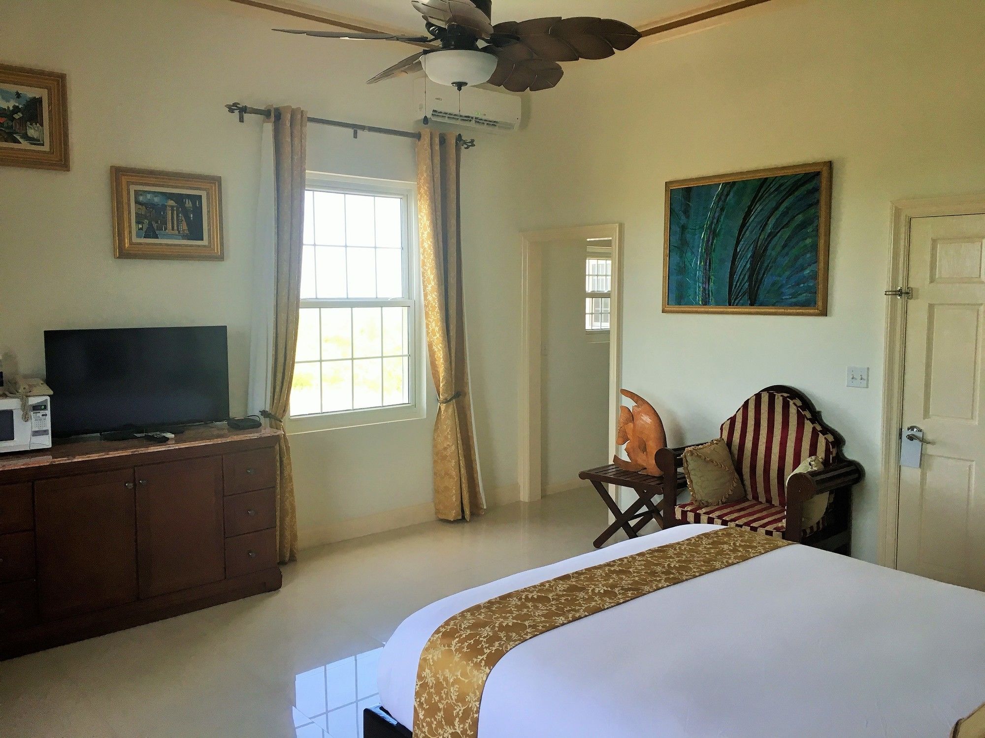 Фото Ocean West Boutique Hotel