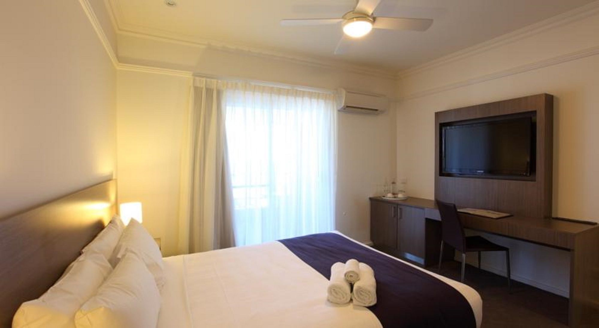 Фото Cottesloe Beach Hotel