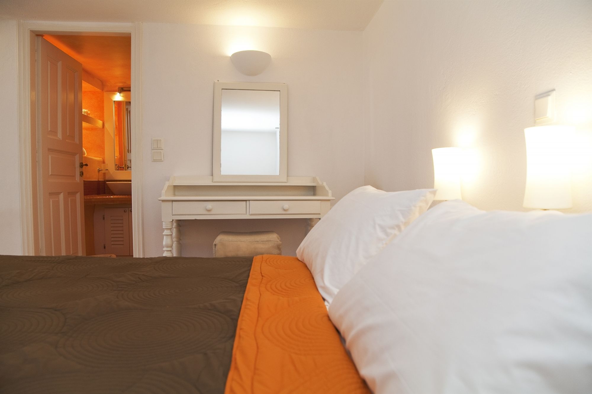 Фото WhiteDeck Hotel