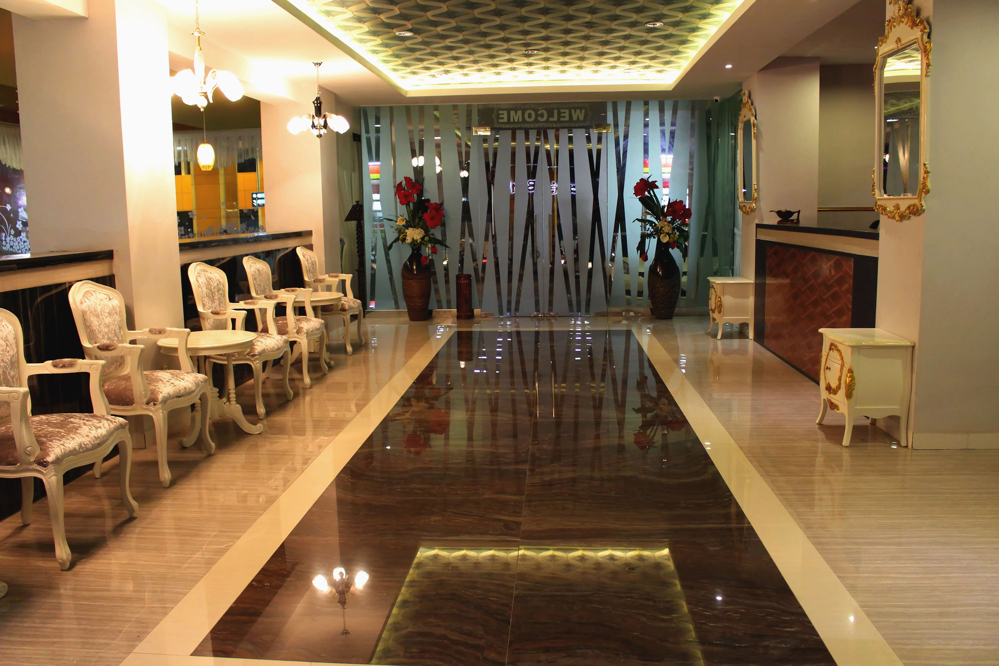 Фото Grand Batik Inn