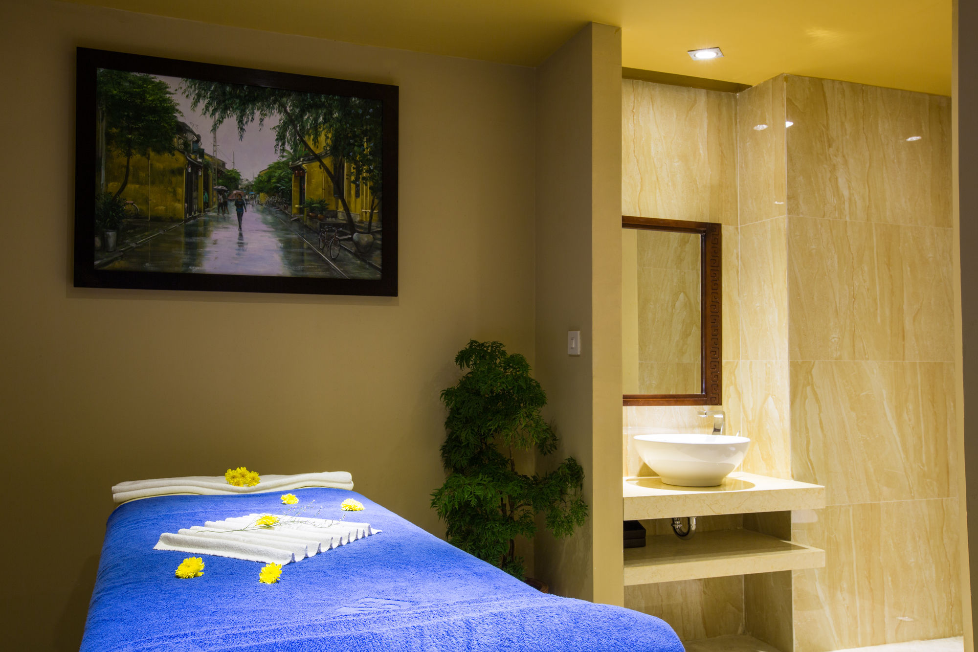 Фото Royal Riverside Hoi An Hotel