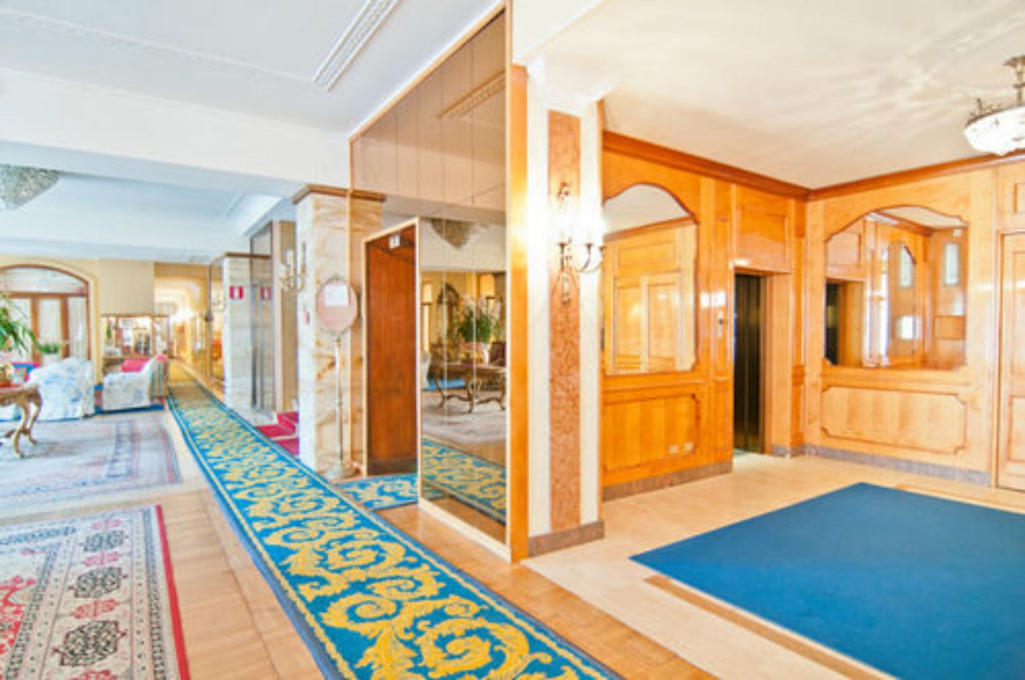 Фото Grand Hotel Londra