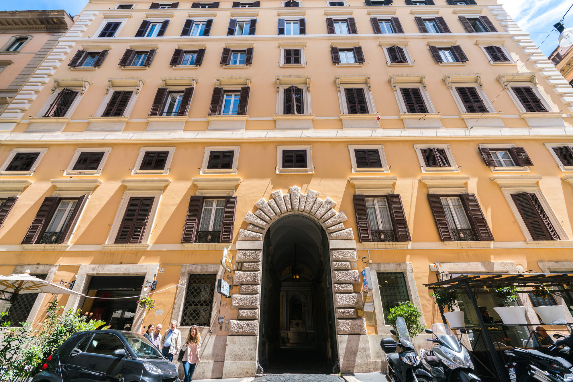 Фото отеля 1