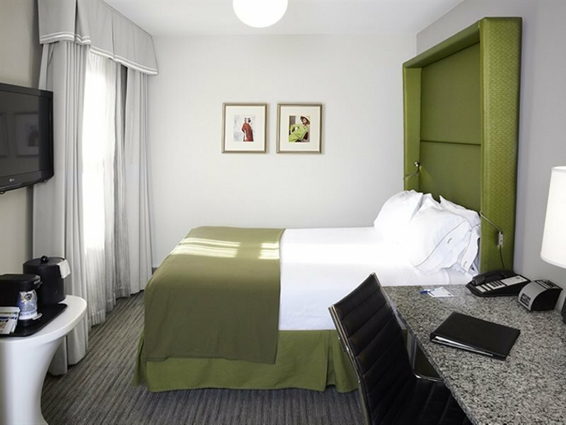 Фото Holiday Inn Express Chicago - Magnificent Mile, an Ihg Hotel