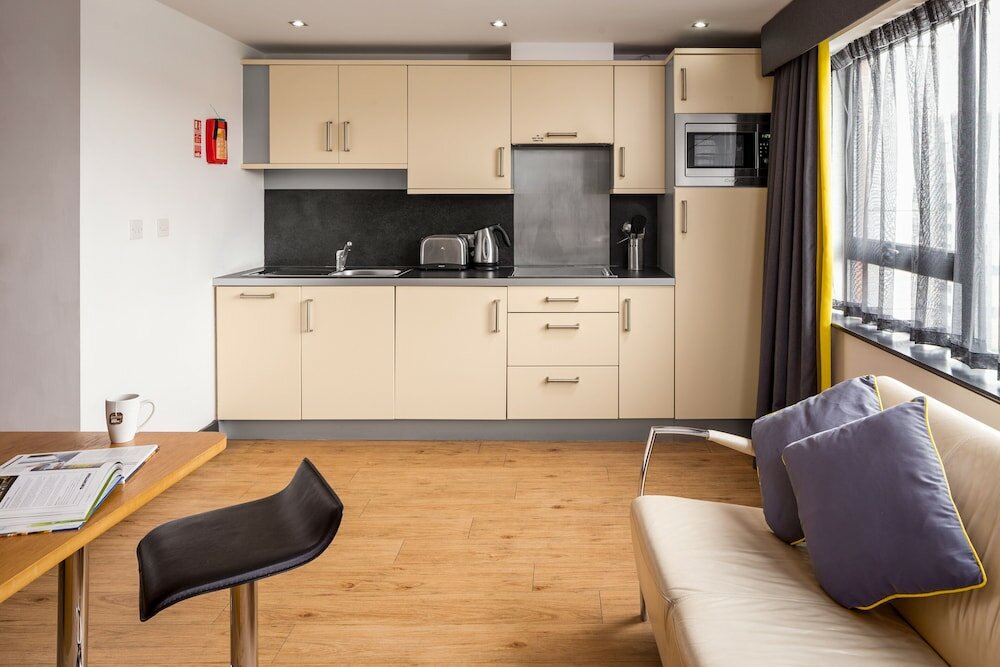 Фото Roomzzz Leeds City West