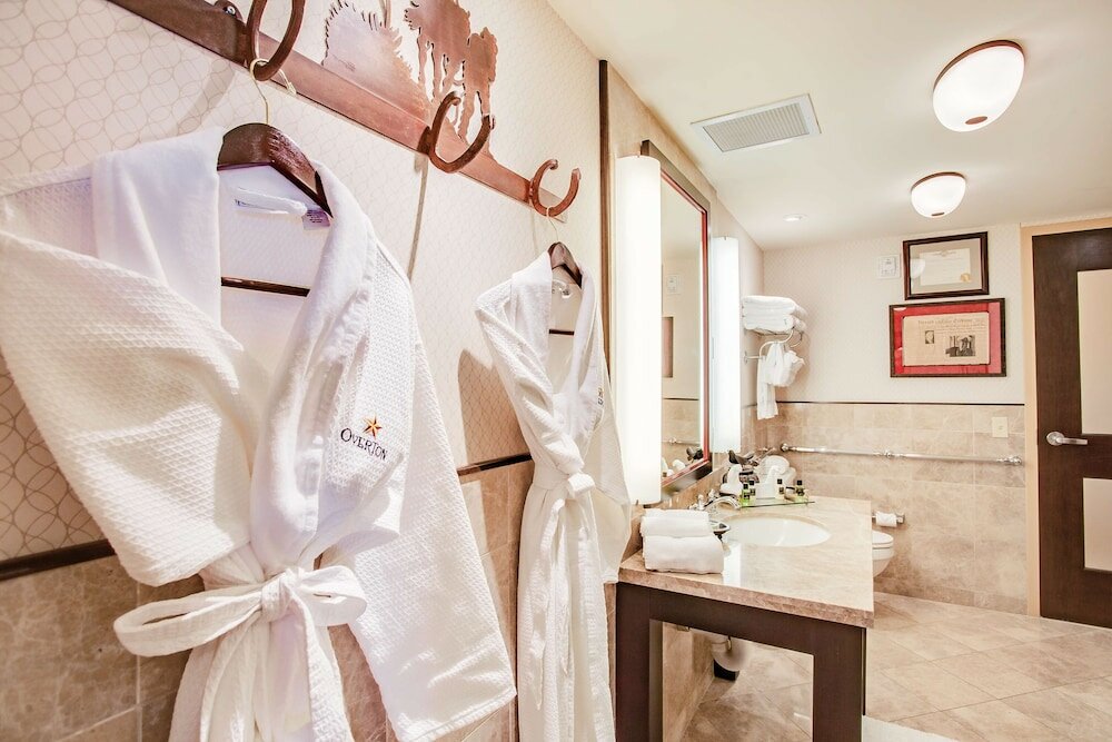 Фото Overton Hotel and Conference Center