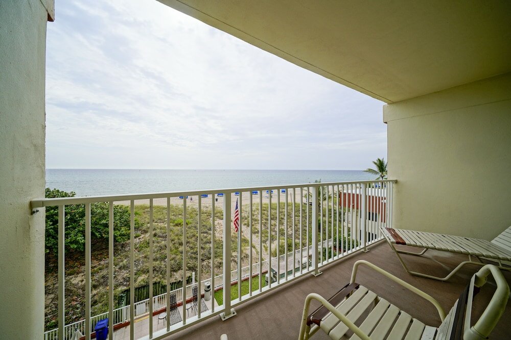 Фото La Costa Beach Club by Capital Vacations