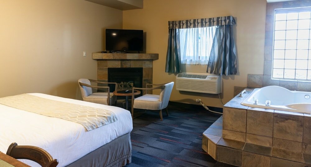 Фото Rundle Mountain Lodge