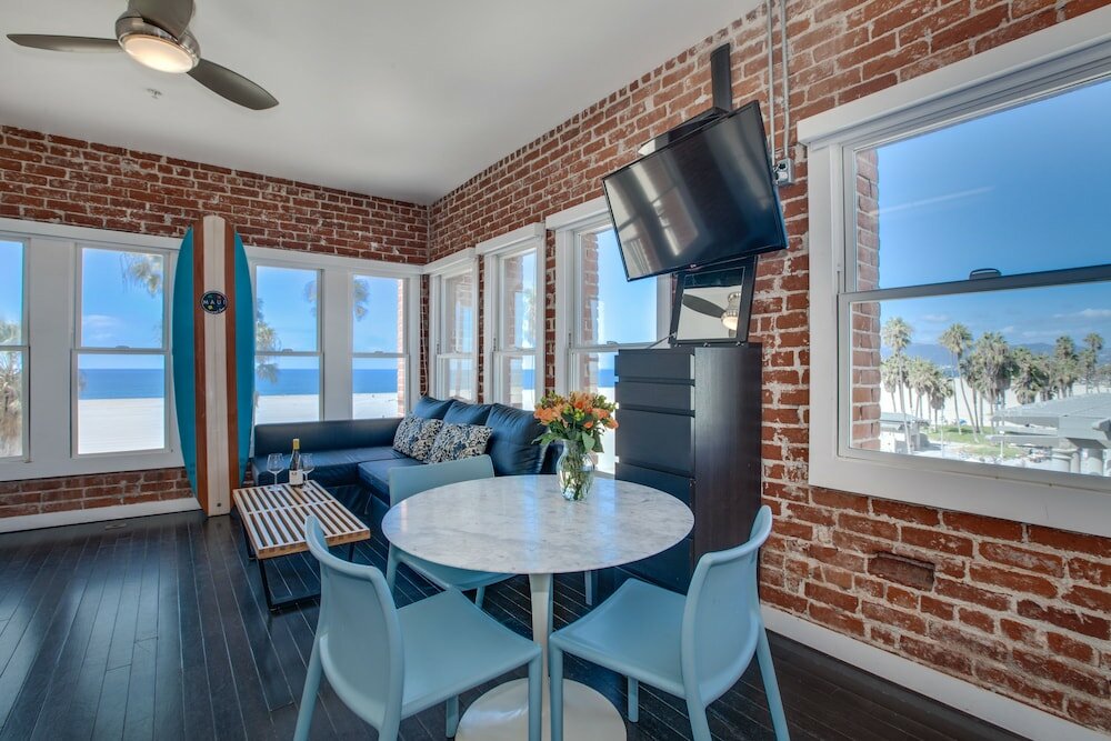 Фото Venice Breeze Suites