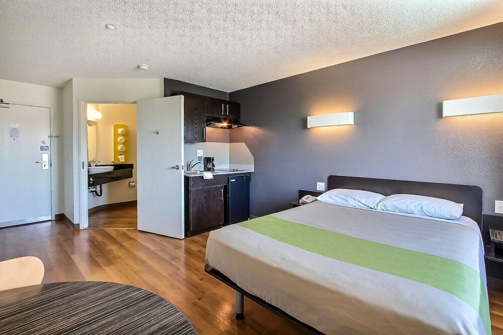 Фото Motel 6 Gilroy, Ca