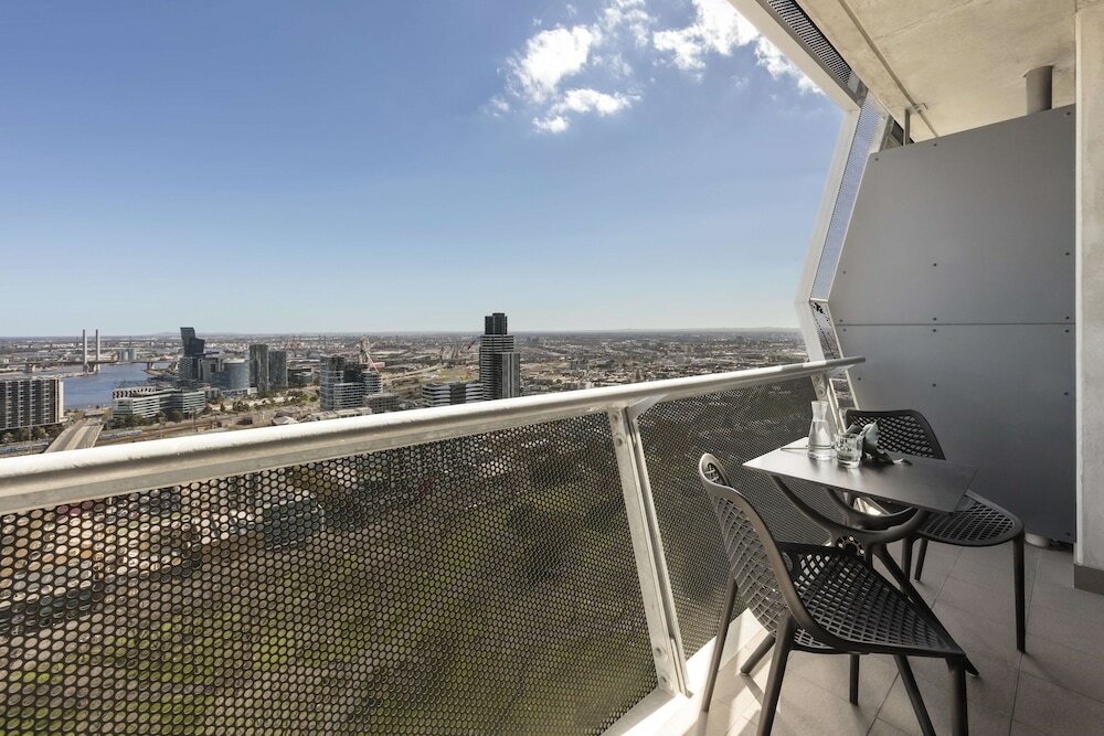 Фото Oaks Melbourne on William Suites