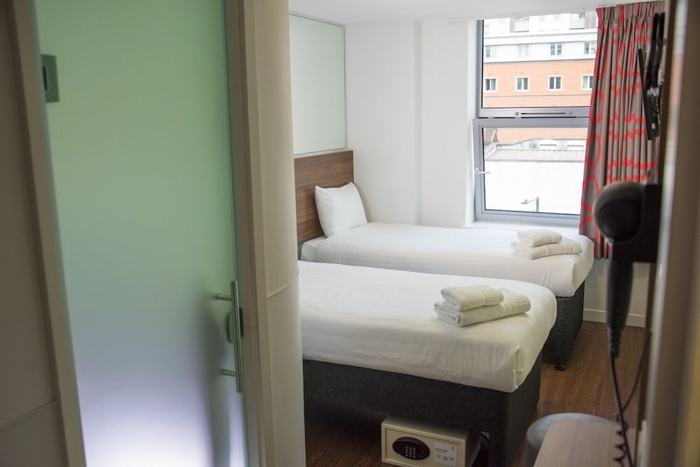 Фото Point A Hotel - Westminster, London