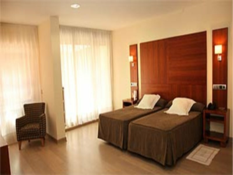 Фото Hotel Cesaraugusta